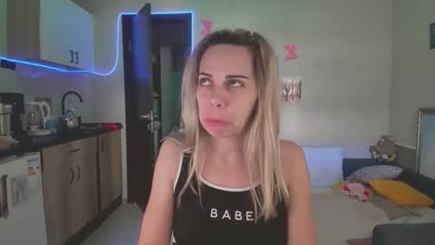 Snapshot of lady_smile69 chatting on 09-18-25, 12:40 lady_smile69 online show from 09-18-25, 12:40