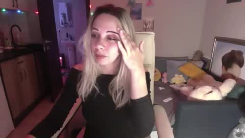 Snapshot of lady_smile69 chatting on 10-21-25, 07:03 lady_smile69 online show from 10-21-25, 07:03