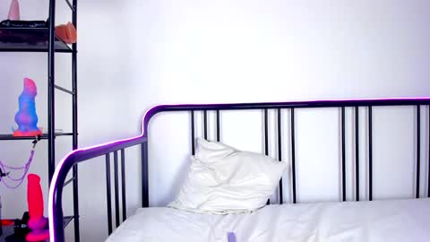 Snapshot of lady_sontse_ chatting on 12-22-24, 07:42 Mia online show from 12-22-24, 07:42