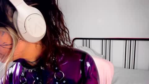 Snapshot of lady_sontse_ chatting on 02-06-25, 05:09 Mia online show from 02-06-25, 05:09