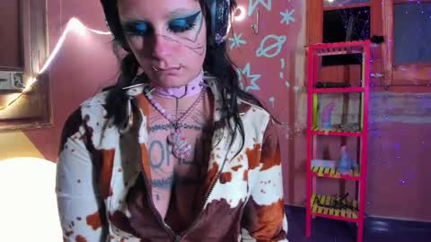 Snapshot of lady_sontse_ chatting on 11-07-25, 07:25 Mia online show from 11-07-25, 07:25