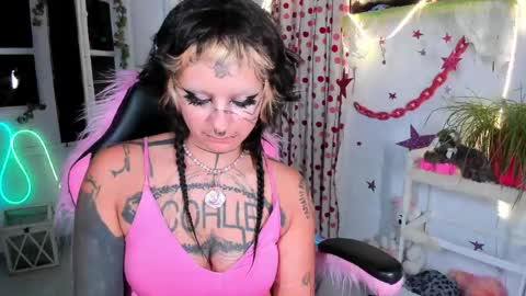 Mia online show from 05-31-26, 08:32