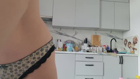 Sima Ladybigsmile online show from 04-10-26, 06:29