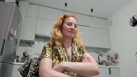 Snapshot of ladybigsmile chatting on 04-24-26, 06:32 Sima Ladybigsmile online show from 04-24-26, 06:32