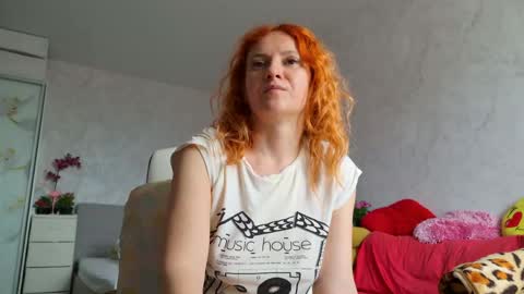 Snapshot of ladybigsmile chatting on 05-26-26, 07:04 Sima Ladybigsmile online show from 05-26-26, 07:04