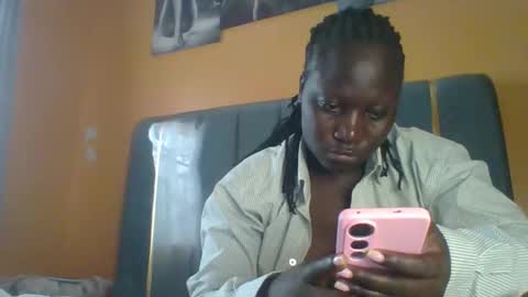 lindah32 online show from 05-18-26, 09:59