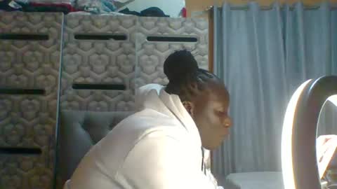 Snapshot of ladyblossoms19 chatting on 07-05-26, 09:33 lindah32 online show from 07-05-26, 09:33