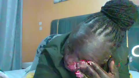 Snapshot of ladyblossoms19 chatting on 07-17-26, 10:58 lindah32 online show from 07-17-26, 10:58
