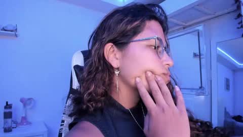 Snapshot of ladybrown_16 chatting on 06-06-26, 02:16 Lady online show from 06-06-26, 02:16