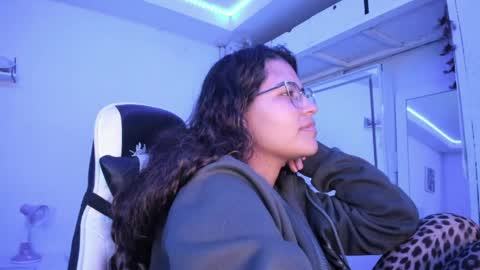 Snapshot of ladybrown_16 chatting on 06-07-26, 03:43 Lady online show from 06-07-26, 03:43