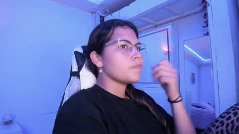 Snapshot of ladybrown_16 chatting on 06-10-26, 02:56 Lady online show from 06-10-26, 02:56