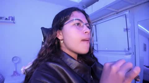 Snapshot of ladybrown_16 chatting on 06-11-26, 03:37 Lady online show from 06-11-26, 03:37