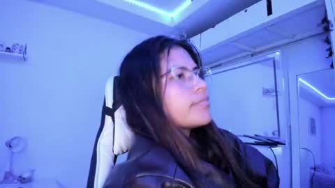 Snapshot of ladybrown_16 chatting on 07-07-26, 07:23 Lady online show from 07-07-26, 07:23