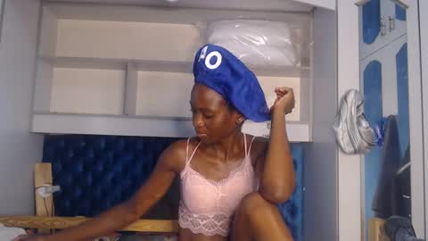 Snapshot of ladydiva69 chatting on 02-21-25, 02:16 ladydiva69 online show from 02-21-25, 02:16