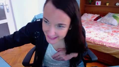 Snapshot of ladylhoty chatting on 06-19-26, 04:44 LadyLHoty online show from 06-19-26, 04:44