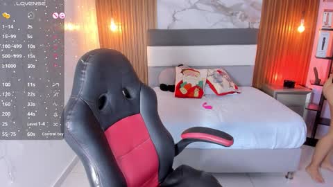 LADY  online show from 11-25-25, 07:36