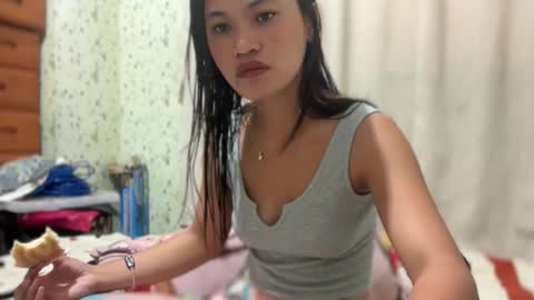 Snapshot of ladypetite11 chatting on 02-23-26, 12:41 ladypetite11 online show from 02-23-26, 12:41