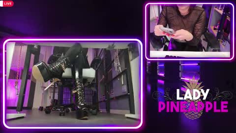 Snapshot of ladypineapple01 chatting on 11-17-25, 08:14 ladypineapple01 online show from 11-17-25, 08:14