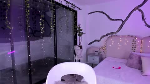 Lady  online show from 11-06-25, 05:19