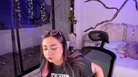 Lady  online show from 11-08-25, 04:56