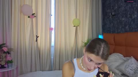 Snapshot of lafeti chatting on 09-19-25, 07:10 Lilia online show from 09-19-25, 07:10