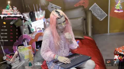 Snapshot of laflakita21 chatting on 02-05-25, 01:15 Skinnygirl online show from 02-05-25, 01:15