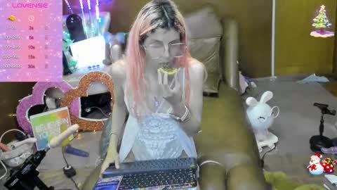 Snapshot of laflakita21 chatting on 10-17-25, 01:20 Skinnygirl online show from 10-17-25, 01:20