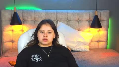 Snapshot of laia_and_aloby chatting on 01-28-25, 07:32 online show from 01-28-25, 07:32