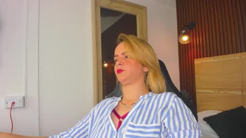 Snapshot of laia_hatman chatting on 01-07-26, 01:02 L A I A online show from 01-07-26, 01:02