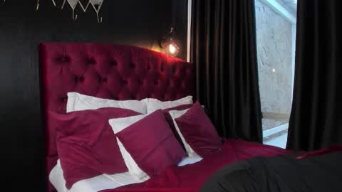 Snapshot of laia_jonees chatting on 11-22-25, 12:04 Laia online show from 11-22-25, 12:04