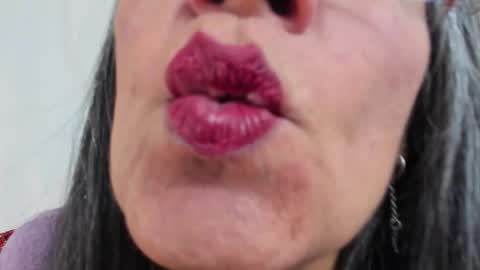 Lailacastillo online show from 12-14-25, 12:54