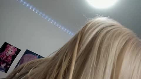 Snapshot of lain__ chatting on 05-15-26, 11:23 Kira online show from 05-15-26, 11:23