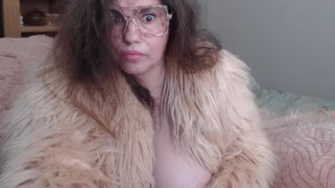 Snapshot of lalaisallbad chatting on 12-16-24, 05:33 Naomi Rose online show from 12-16-24, 05:33