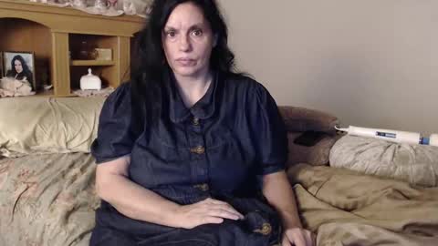 Snapshot of lalaisallbad chatting on 11-18-25, 05:34 Naomi Rose online show from 11-18-25, 05:34