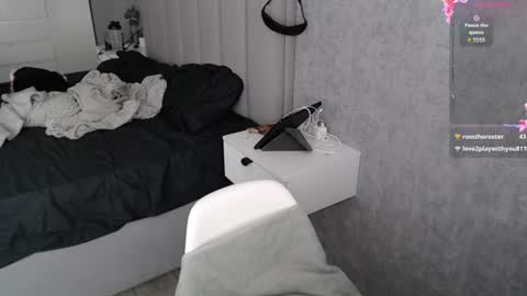 Snapshot of lallixanni chatting on 06-20-26, 11:57 Mia online show from 06-20-26, 11:57