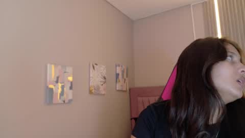 Snapshot of laly_cherry_ chatting on 11-22-25, 12:04 Laura online show from 11-22-25, 12:04