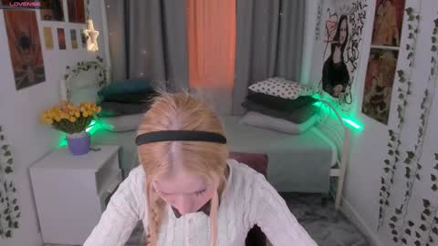 Snapshot of laly_peach chatting on 02-04-25, 03:47 Laly online show from 02-04-25, 03:47