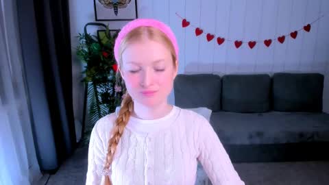 Snapshot of laly_peach chatting on 02-19-25, 11:17 Laly online show from 02-19-25, 11:17