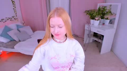 Snapshot of laly_peach chatting on 03-08-25, 11:37 Laly online show from 03-08-25, 11:37