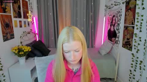 Snapshot of laly_peach chatting on 10-18-25, 04:19 Laly online show from 10-18-25, 04:19