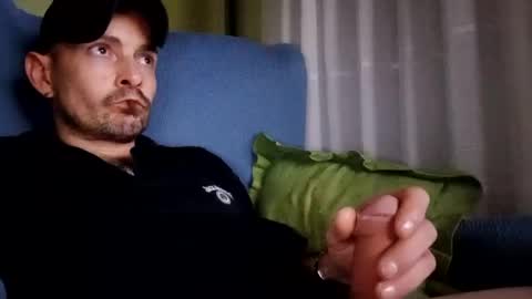 Snapshot of lamacua69 chatting on 12-25-24, 03:18 Lamacua69 online show from 12-25-24, 03:18