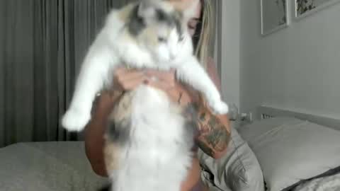 Lana online show from 10-04-25, 08:18