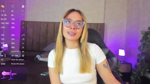 Lana online show from 10-28-25, 03:54