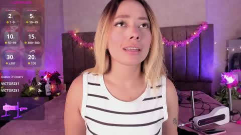 Snapshot of lanaamills chatting on 05-08-26, 05:13 Lana online show from 05-08-26, 05:13