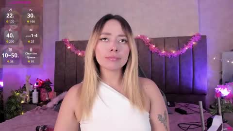 Snapshot of lanaamills chatting on 05-11-26, 05:13 Lana online show from 05-11-26, 05:13