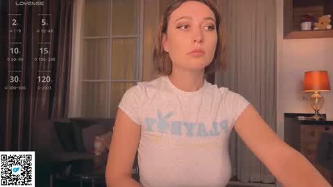 Snapshot of lanabosch chatting on 09-15-25, 01:38 Lana online show from 09-15-25, 01:38