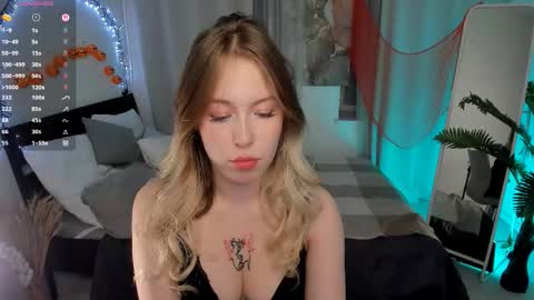 Snapshot of lanaroselle chatting on 10-27-25, 04:00 Lana online show from 10-27-25, 04:00