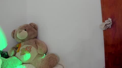 Snapshot of lanarouse1 chatting on 02-04-25, 04:05 Lana online show from 02-04-25, 04:05