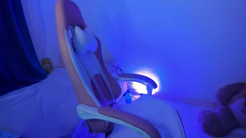 Snapshot of lanarouse1 chatting on 10-15-25, 11:05 Lana online show from 10-15-25, 11:05