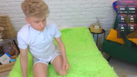 Snapshot of landel_boy chatting on 03-09-25, 07:26 Lanny online show from 03-09-25, 07:26